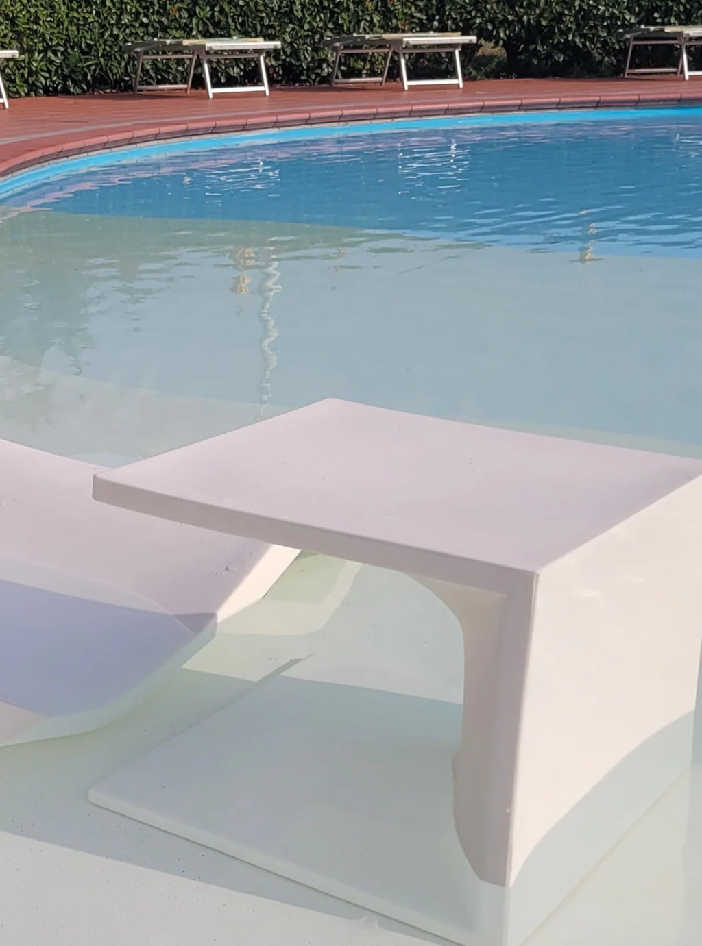Aqua Table