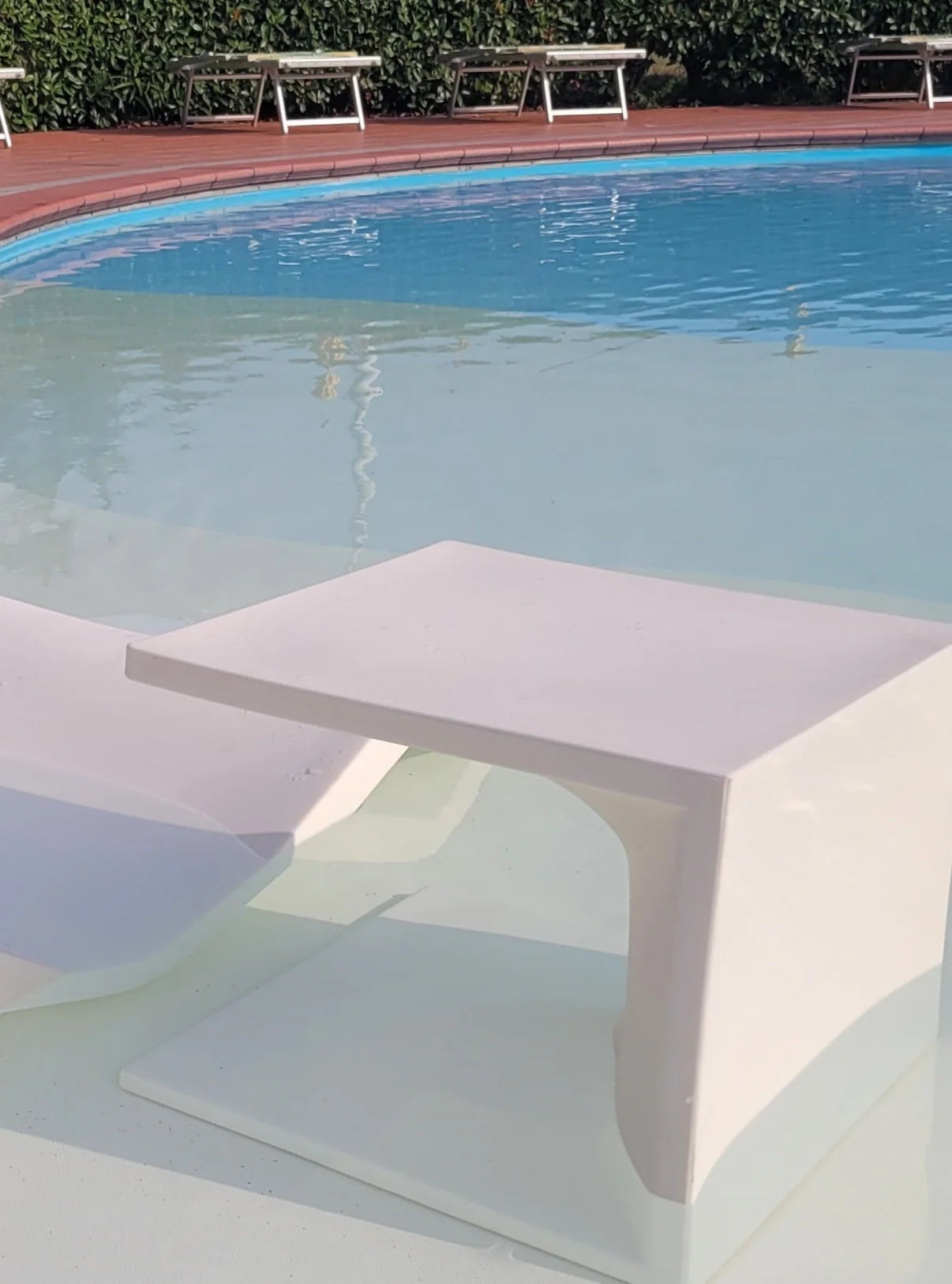 Aqua Table